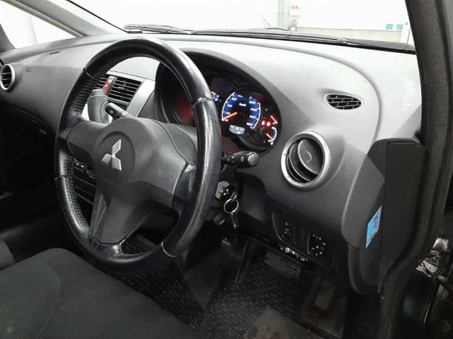 MITSUBISHI COLT 2011