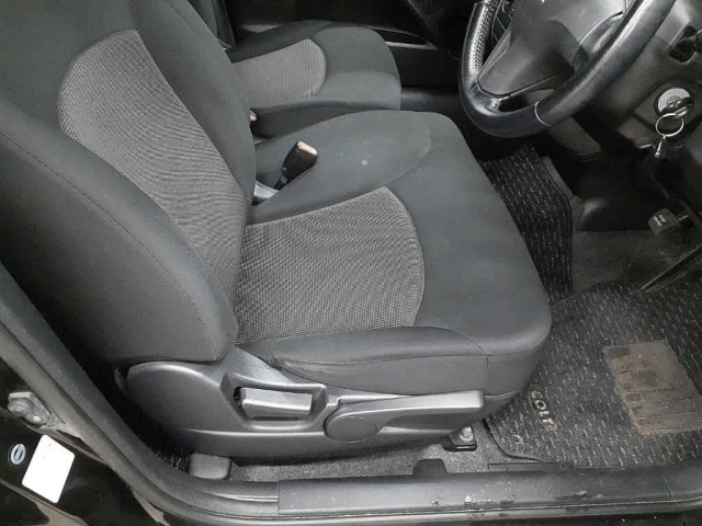MITSUBISHI COLT 2011