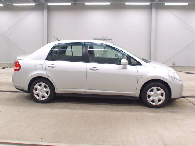 NISSAN TIIDA LATIO 2011