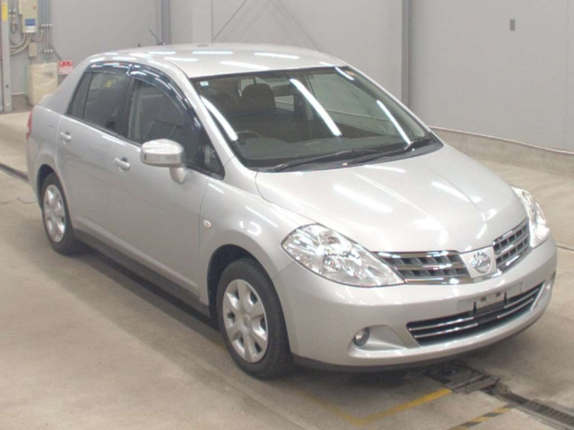 NISSAN TIIDA LATIO 2011