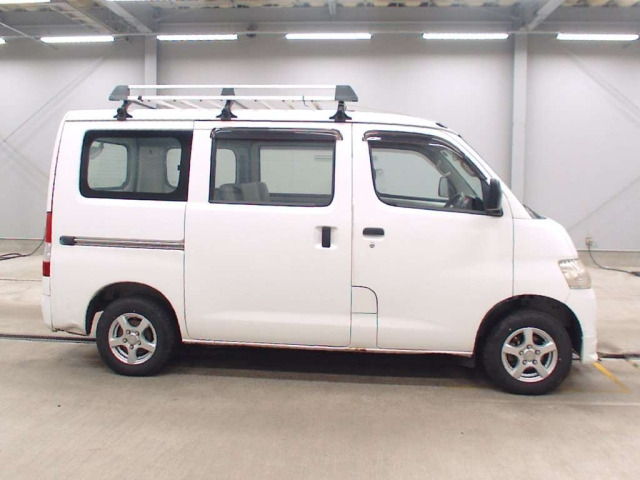 TOYOTA TOWN ACE VAN 2011