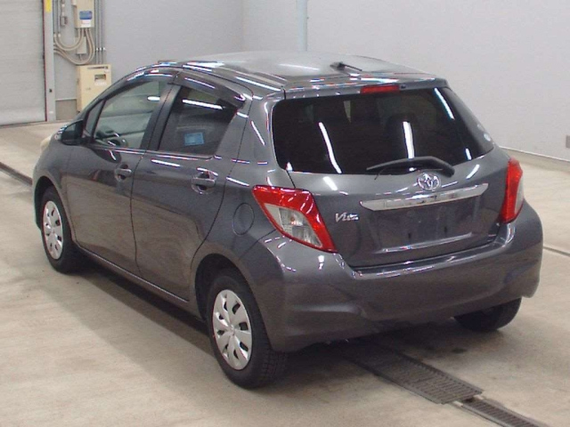 TOYOTA VITZ 2011