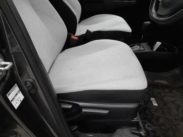 TOYOTA VITZ 2011