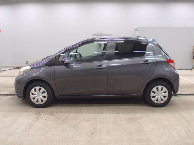 TOYOTA VITZ 2011