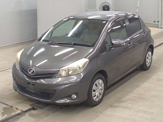 TOYOTA VITZ 2011