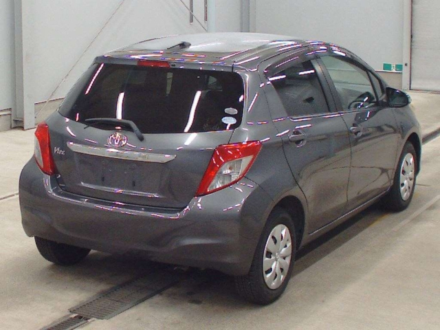 TOYOTA VITZ 2011