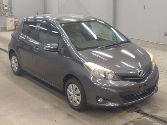 TOYOTA VITZ 2011
