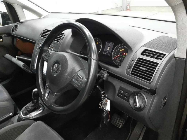 VOLKSWAGEN GOLF TOURAN 2011
