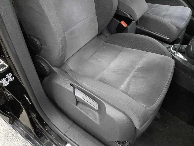 VOLKSWAGEN GOLF TOURAN 2011
