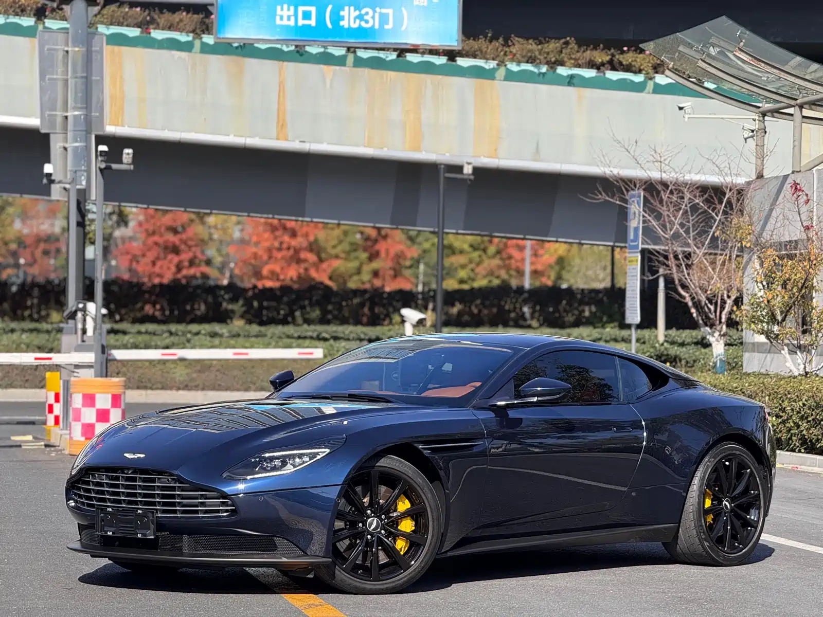 ASTON MARTIN DB11 2019