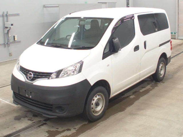NISSAN NV200