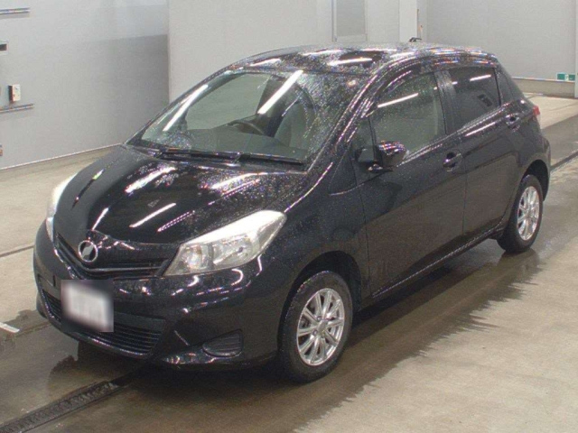 TOYOTA VITZ 2013
