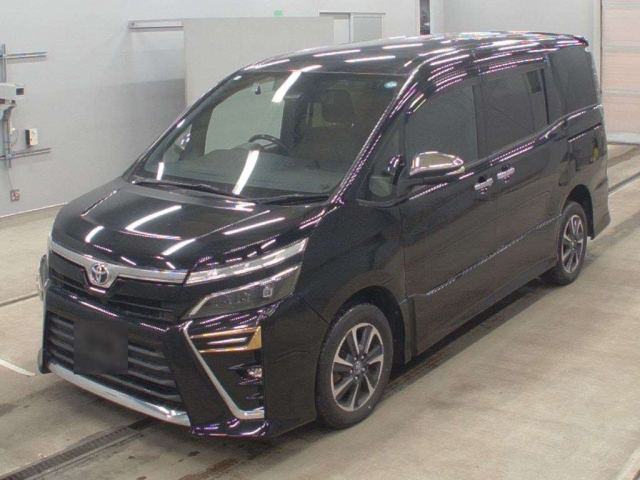 TOYOTA VOXY 2018