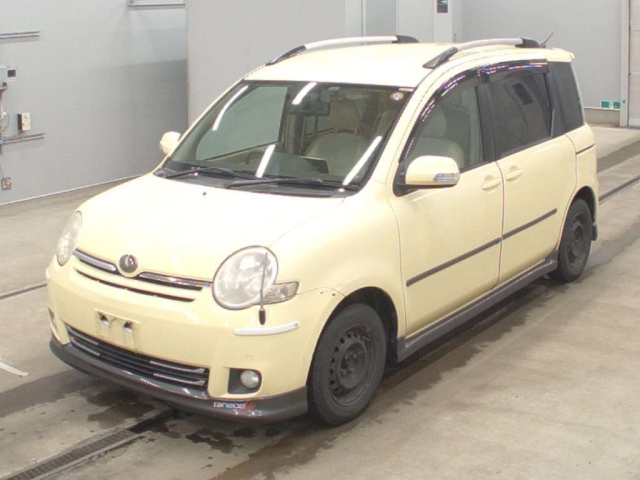 TOYOTA SIENTA 2010