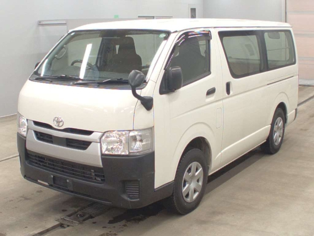 TOYOTA HIACE VAN 2021