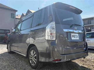 TOYOTA VOXY 2012