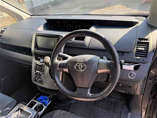 TOYOTA VOXY 2012