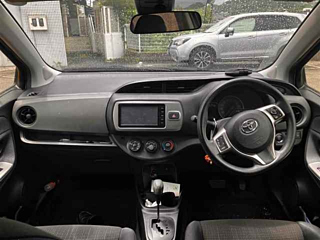 TOYOTA VITZ 2015