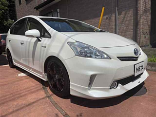TOYOTA PRIUS ALPHA 2012