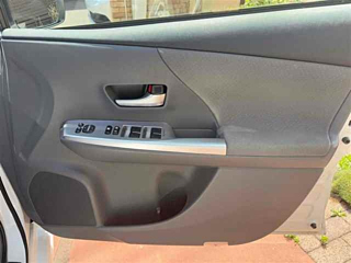 TOYOTA PRIUS ALPHA 2012