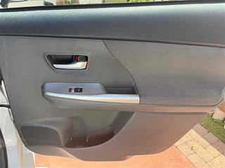 TOYOTA PRIUS ALPHA 2012