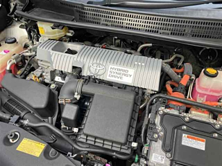 TOYOTA PRIUS ALPHA 2013