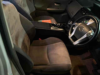 TOYOTA PRIUS ALPHA 2013