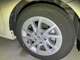 TOYOTA PRIUS ALPHA 2013