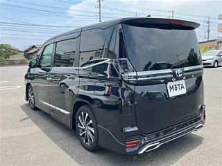 TOYOTA VOXY 2024