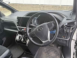 TOYOTA VOXY 2021