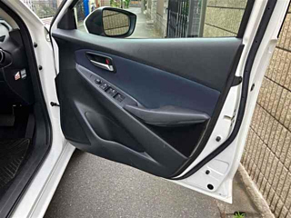 MAZDA DEMIO 2015