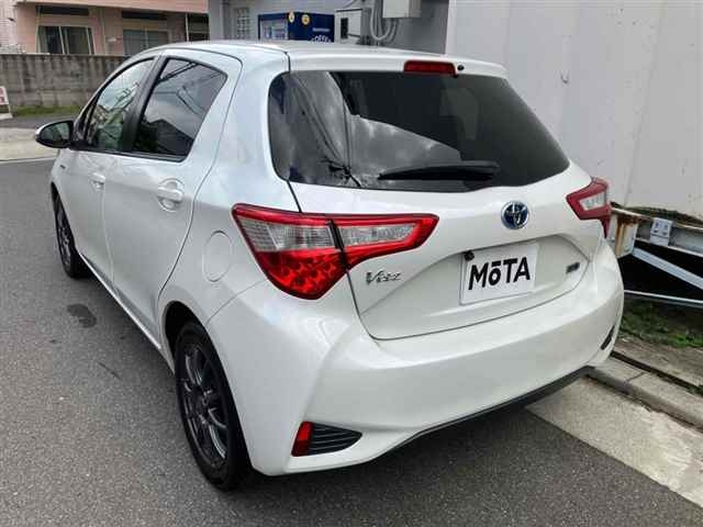 TOYOTA VITZ 2017