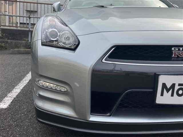 NISSAN GT-R 2012