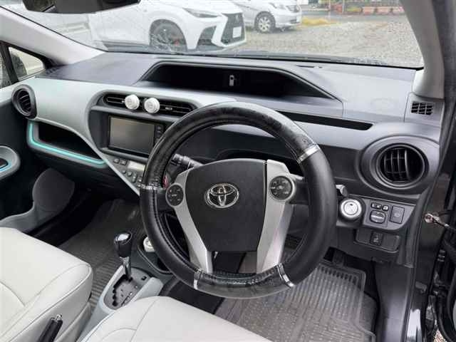 TOYOTA AQUA 2012