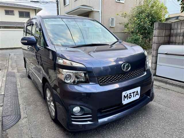 TOYOTA VOXY 2013