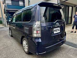 TOYOTA VOXY 2013