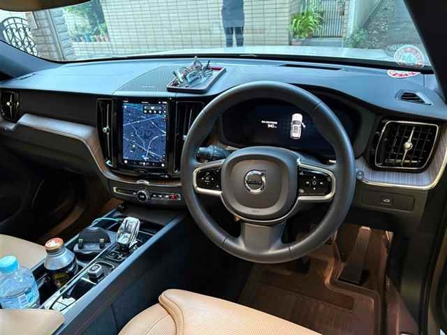 VOLVO XC60 2023