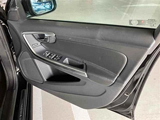 VOLVO V60 2016