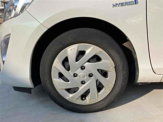 TOYOTA AQUA 2017