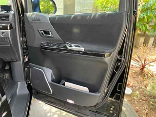 TOYOTA VELLFIRE 2011