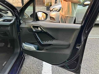 PEUGEOT 208 2018