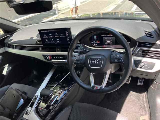 AUDI A4 2022