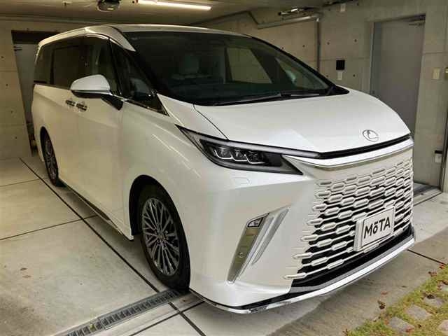 LEXUS LM 2025