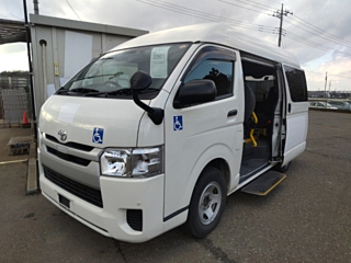 TOYOTA HIACE VAN
