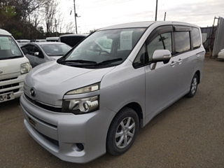 Toyota Voxy 2011