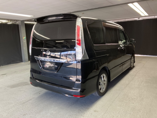 NISSAN SERENA 2011