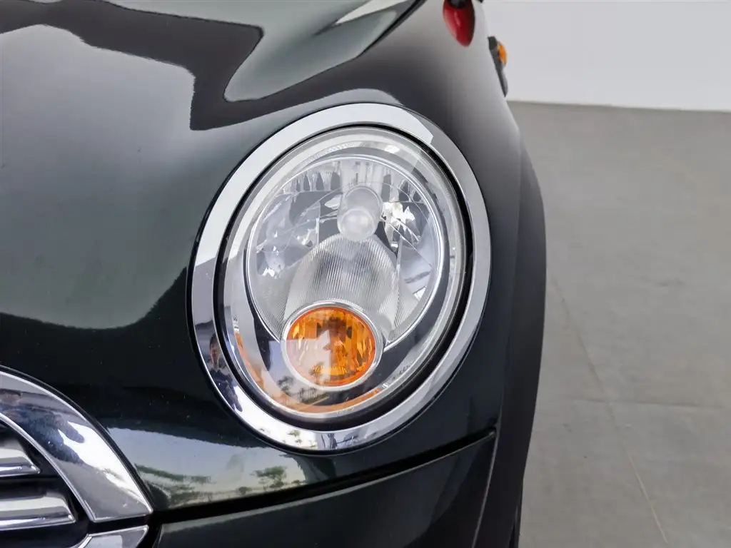 MINI CLUBMAN 2011