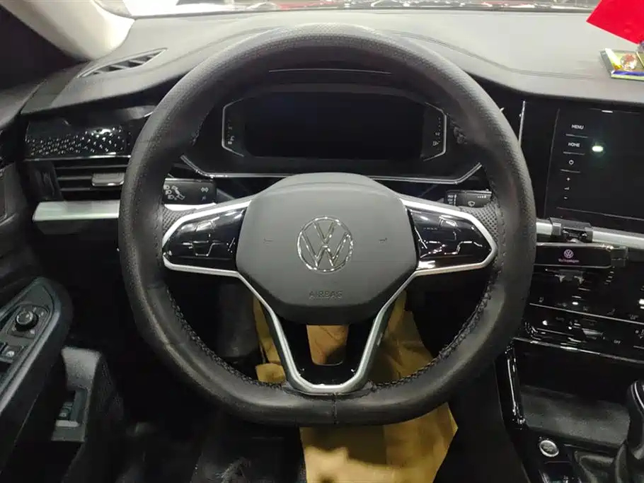VOLKSWAGEN PASSAT 2024