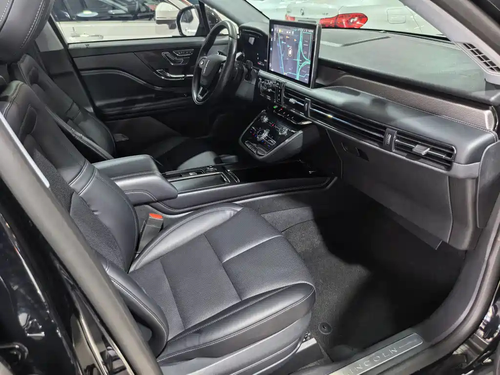 LINCOLN ADVENTURER 2023