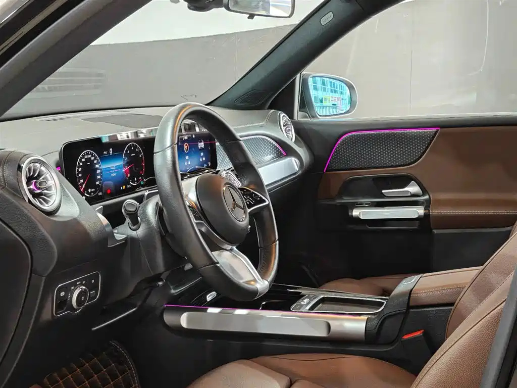 MERCEDES BENZ GLB 2024